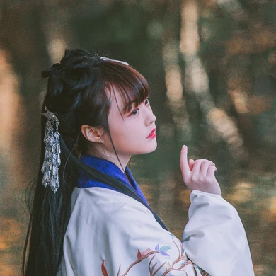 文藝彈琵琶女生頭像，唯美古風(fēng)真人頭像