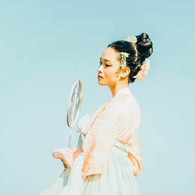 淡雅文藝帶團(tuán)扇女生頭像，唯美古風(fēng)真人頭像