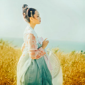 淡雅文藝帶團(tuán)扇女生頭像，唯美古風(fēng)真人頭像