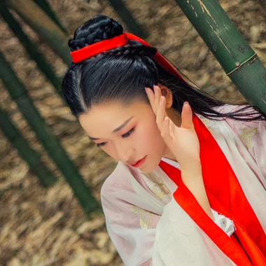 紅衣帶面具扇女生頭像，唯美古風真人頭像