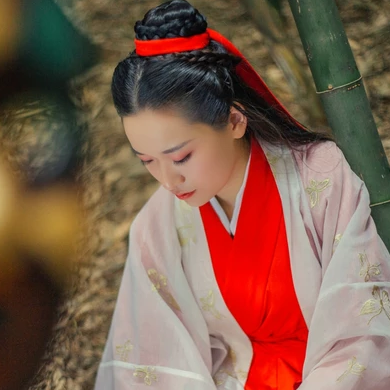 紅衣帶面具扇女生頭像，唯美古風真人頭像