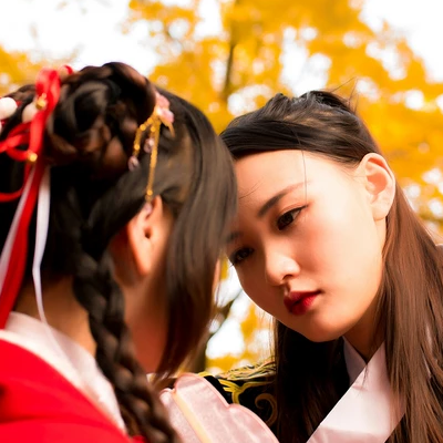 銀杏紅衣閨蜜頭像，唯美古風(fēng)真人頭像