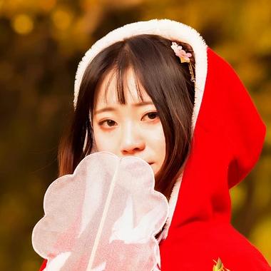 銀杏紅衣閨蜜頭像，唯美古風(fēng)真人頭像