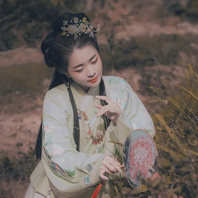 云鶴漢服帶傘頭像，唯美古風(fēng)真人頭像