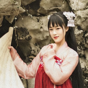 小清新粉衣帶團扇女生頭像，唯美古風真人頭像