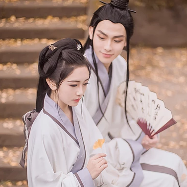 銀杏樹下情侶頭像，唯美古風真人頭像