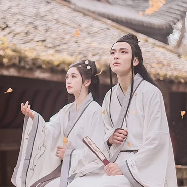 銀杏樹下情侶頭像，唯美古風真人頭像