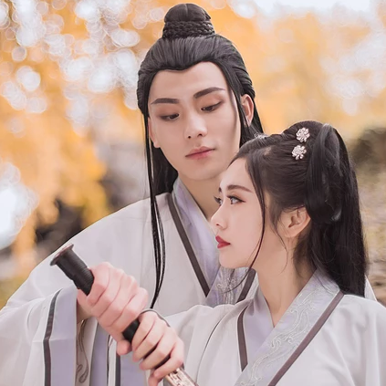 銀杏樹下情侶頭像，唯美古風真人頭像