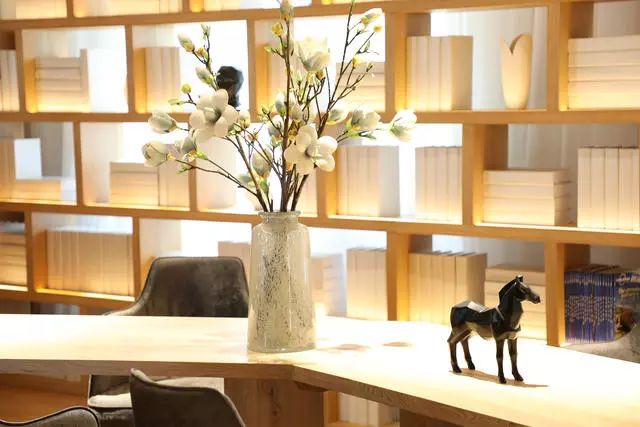 杭州·秀酒店，像上世紀(jì)劇場(chǎng)上演一場(chǎng)故事