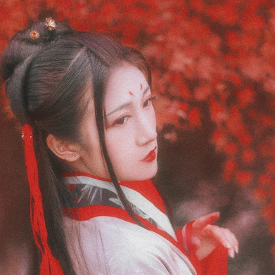 楓葉紅女生頭像，唯美古風真人頭像