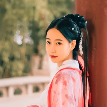 紅紗帶折扇女文藝生頭像，唯美古風(fēng)真人頭像