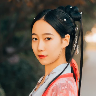 紅紗帶折扇女文藝生頭像，唯美古風(fēng)真人頭像