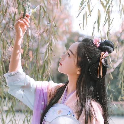 高貴紫衣紅紗帶傘女生頭像，唯美古風真人頭像