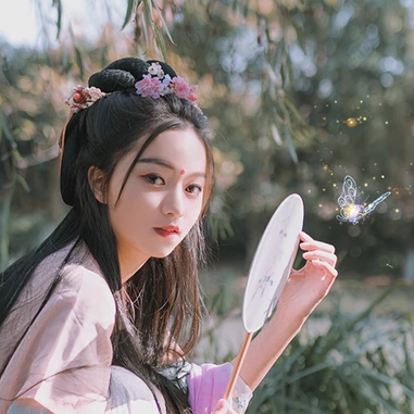 高貴紫衣紅紗帶傘女生頭像，唯美古風真人頭像