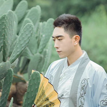 文藝男生帶折扇頭像，唯美古風(fēng)真人頭像