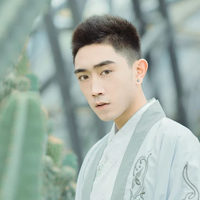 文藝男生帶折扇頭像，唯美古風(fēng)真人頭像