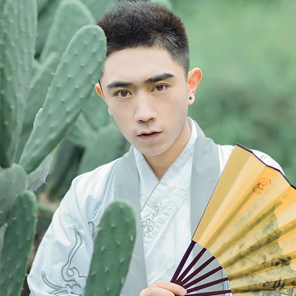文藝男生帶折扇頭像，唯美古風(fēng)真人頭像