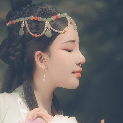 淡雅少女帶團扇頭像，唯美古風真人頭像