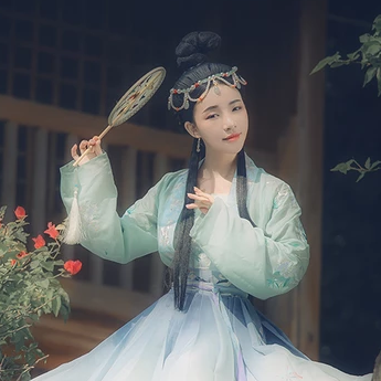 淡雅少女帶團扇頭像，唯美古風真人頭像