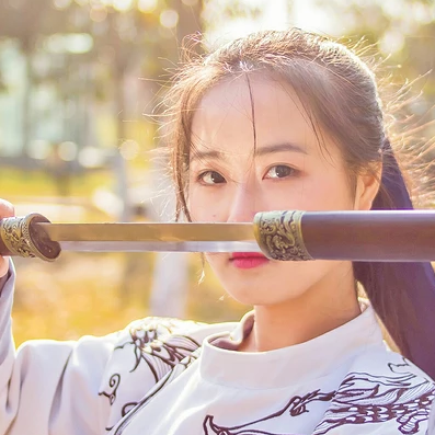 霸氣帶兵器女生頭像，唯美古風(fēng)真人頭像