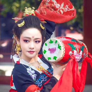 嬌艷紅色帶傘女生頭像，唯美古風(fēng)真人頭像