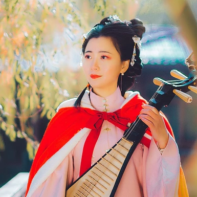 紅色披風帶琵琶文藝頭像，唯美古風真人頭像