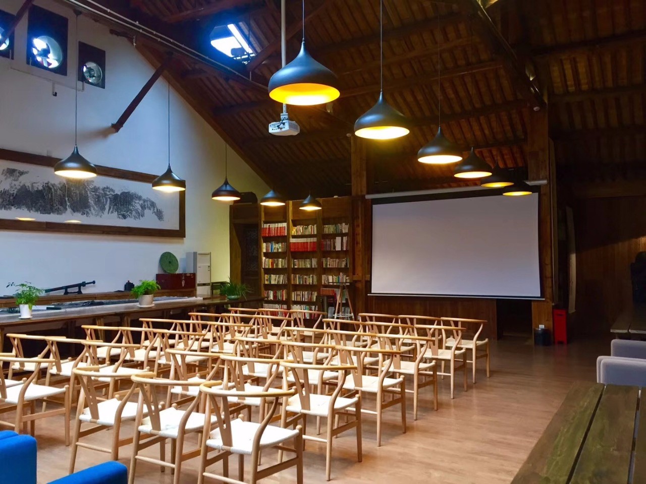 讓時(shí)光和經(jīng)歷變成一本書(shū)：中國(guó)首家圖書(shū)館民宿