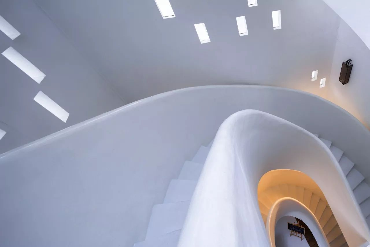 讓時(shí)光和經(jīng)歷變成一本書(shū)：中國(guó)首家圖書(shū)館民宿