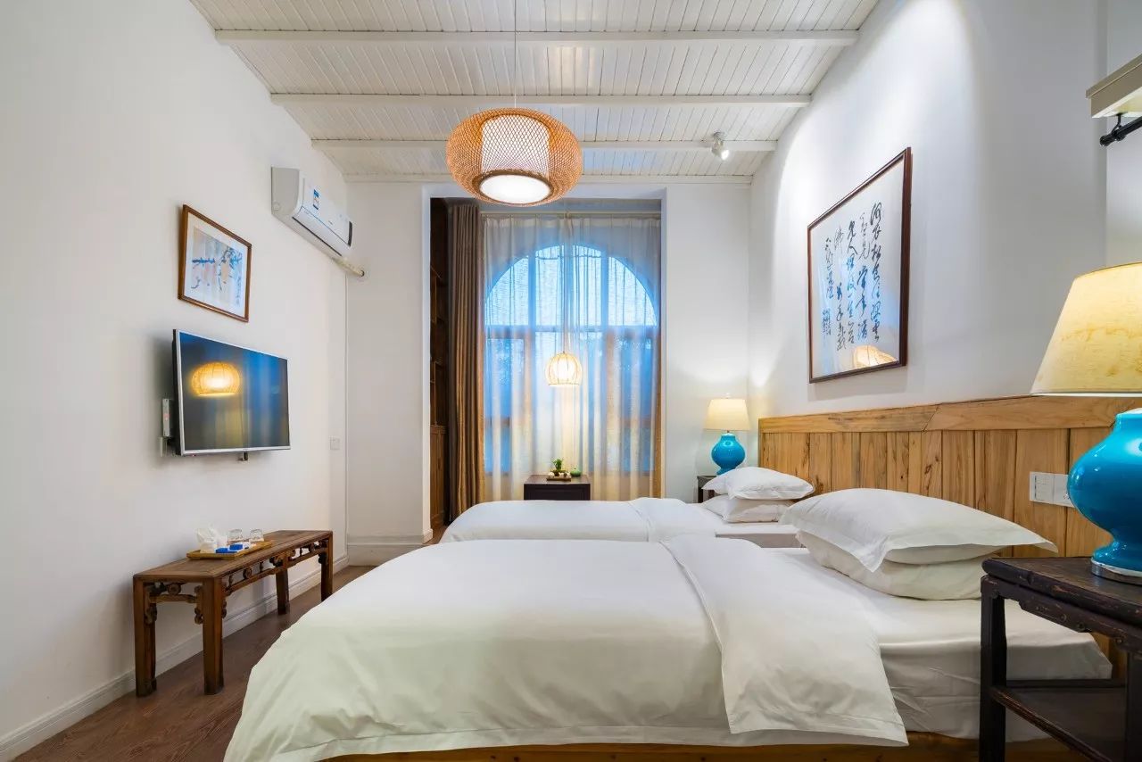 讓時(shí)光和經(jīng)歷變成一本書(shū)：中國(guó)首家圖書(shū)館民宿