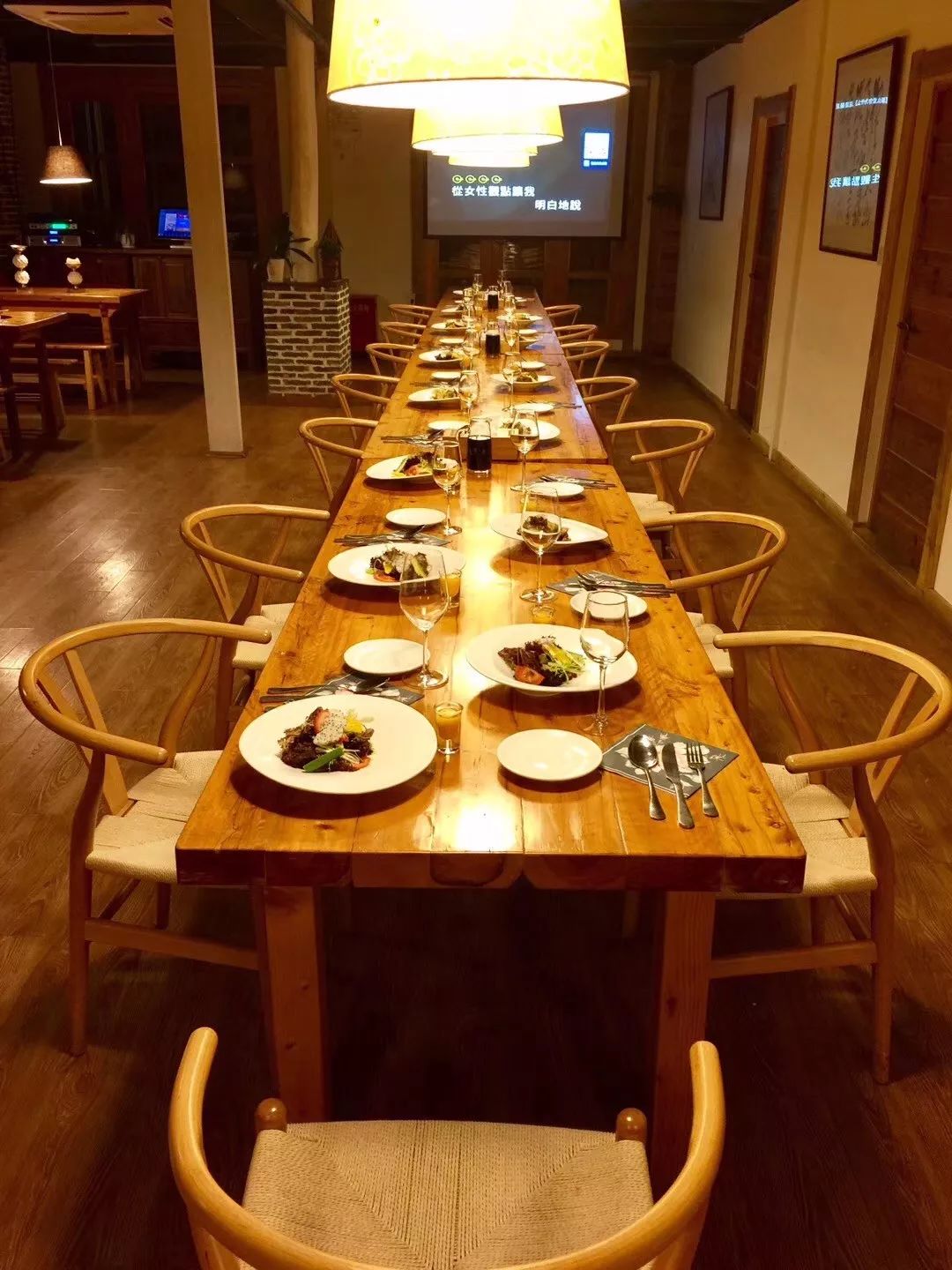 讓時(shí)光和經(jīng)歷變成一本書(shū)：中國(guó)首家圖書(shū)館民宿