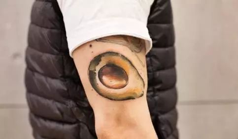 水墨人體彩繪藝術(shù)，傳統(tǒng)國(guó)畫(huà)與時(shí)尚刺青的融合