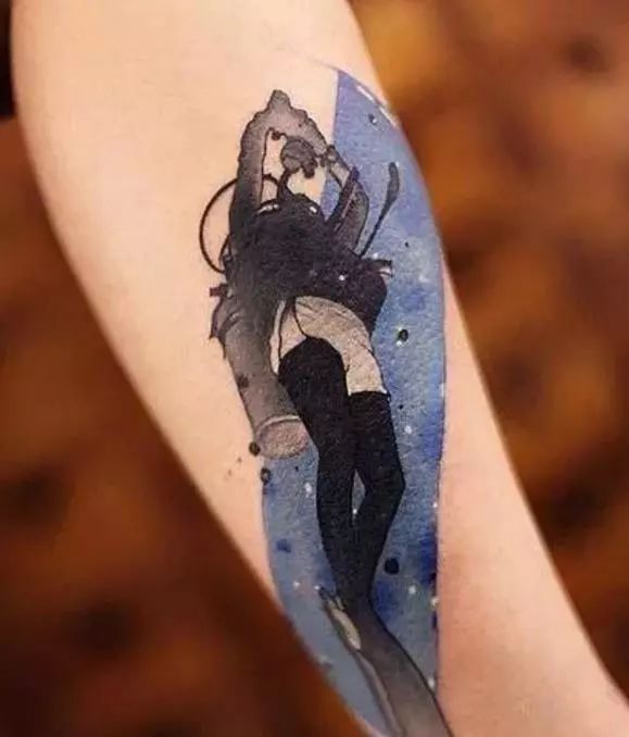 水墨人體彩繪藝術(shù)，傳統(tǒng)國(guó)畫與時(shí)尚刺青的融合