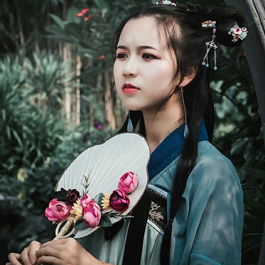 古典淡雅帶團(tuán)扇頭像，唯美古風(fēng)真人頭像