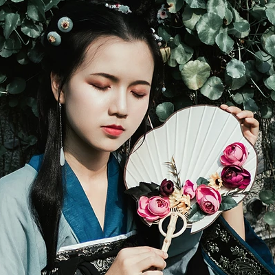 古典淡雅帶團(tuán)扇頭像，唯美古風(fēng)真人頭像