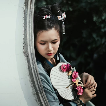 古典淡雅帶團(tuán)扇頭像，唯美古風(fēng)真人頭像