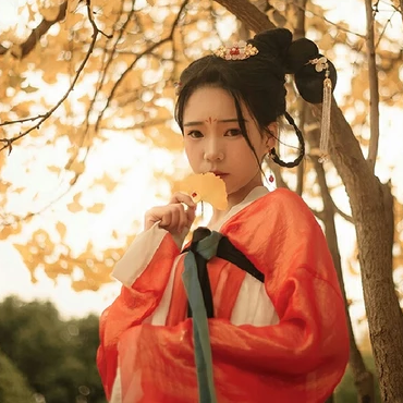 楓葉秋意文藝女生頭像，唯美古風(fēng)真人頭像