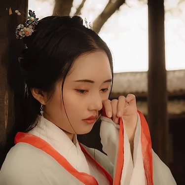 傷感思念帶傘女生頭像，唯美古風(fēng)真人頭像