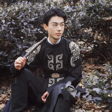 瀟灑帥氣男生帶折扇頭像，唯美古風(fēng)真人頭像