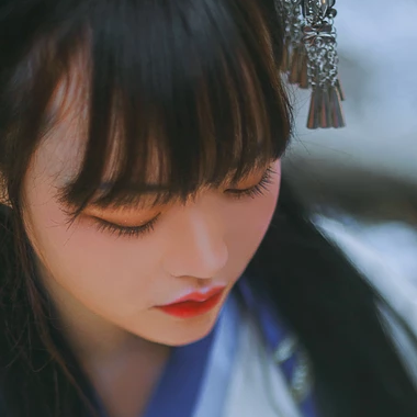 文藝帶樂器女生頭像，唯美古風(fēng)真人頭像