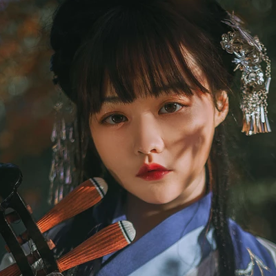 文藝帶樂器女生頭像，唯美古風(fēng)真人頭像