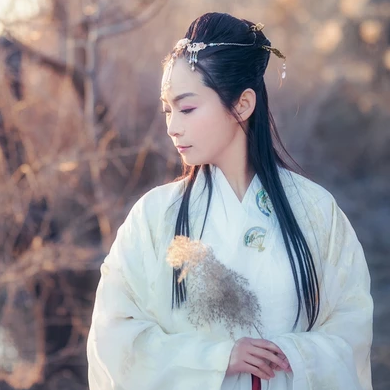 文藝帶笛子女生頭像，唯美古風(fēng)真人頭像