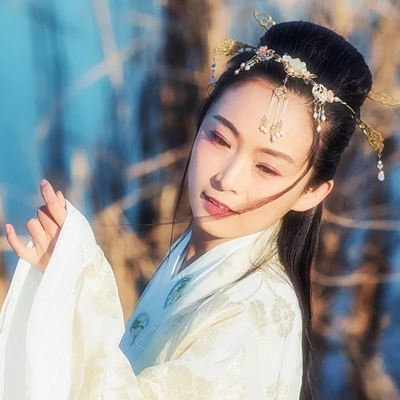 文藝帶笛子女生頭像，唯美古風(fēng)真人頭像