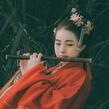 文藝紅衣帶傘女生頭像，唯美古風真人頭像