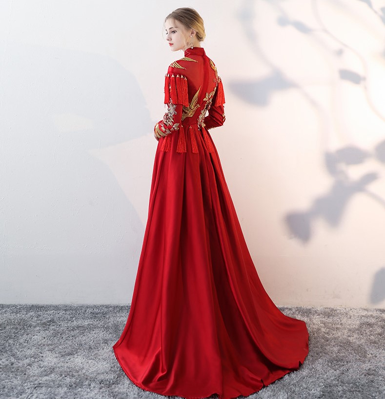 時(shí)尚酒紅色中式禮服，流蘇古典新娘禮服