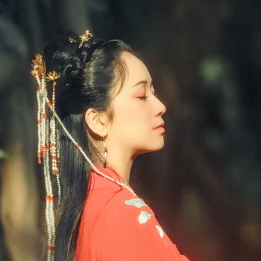 彼岸花團(tuán)扇紅妝紅衣頭像，唯美古風(fēng)真人頭像