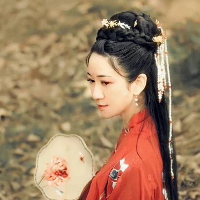 彼岸花團(tuán)扇紅妝紅衣頭像，唯美古風(fēng)真人頭像