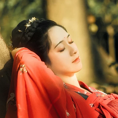 彼岸花團(tuán)扇紅妝紅衣頭像，唯美古風(fēng)真人頭像