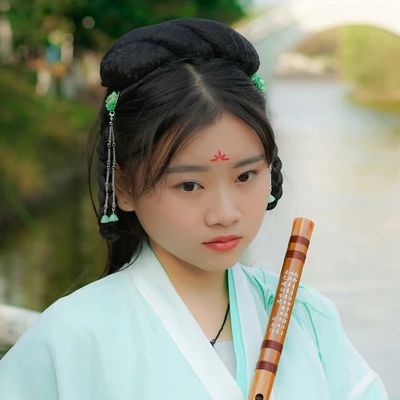 落花無情帶傘女生頭像，唯美古風(fēng)真人頭像