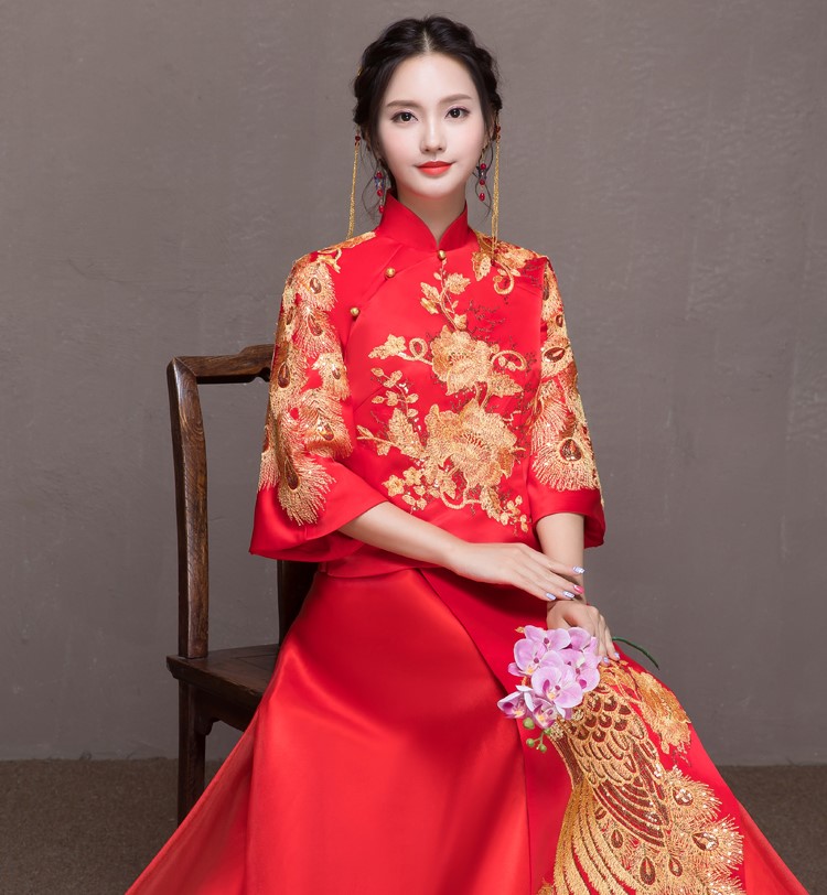 靈動(dòng)金色孔雀中式禮服，唯美新娘禮服