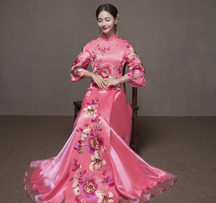 清新典雅粉色中式禮服，唯美花朵新娘禮服